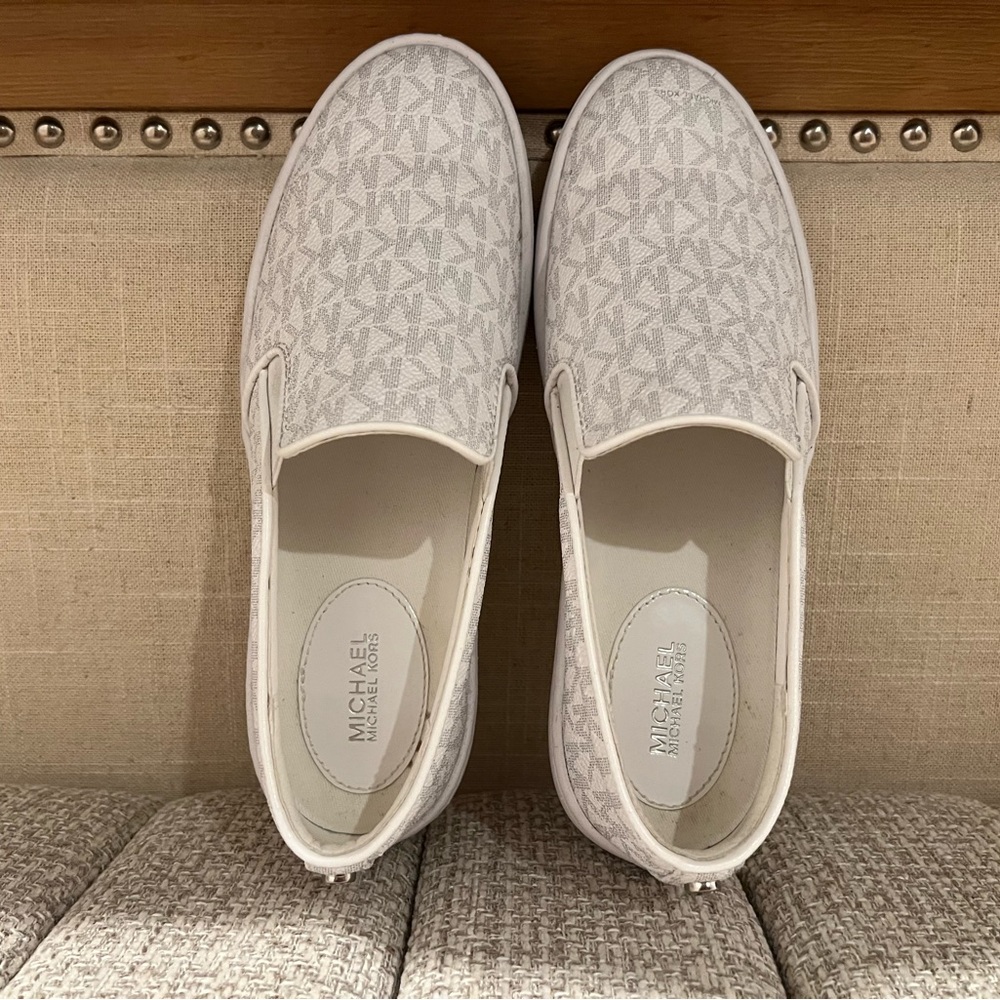 Michael Kors White Logo Slip-Ons and Wristlet - Picture 3 of 13